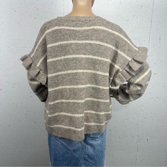 debut size Women’s Large Beige Striped Ruffle Sweater - Picture 2 of 12